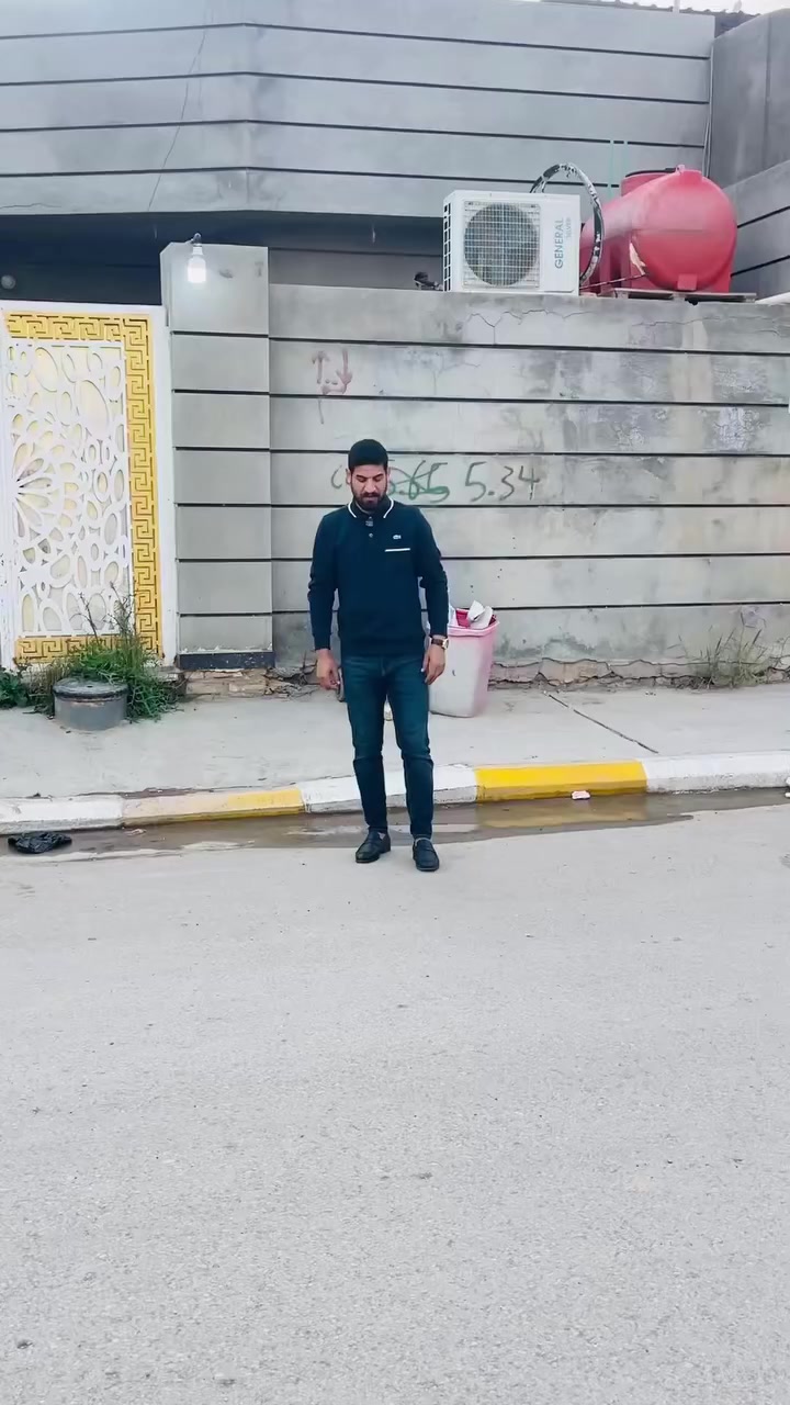 الدار للبيع
الموقع: واسط – النعمانية – حي الحسين
شارع بيت هلال

المساحة: 140 م²
الواجهة: 7 م
النزال: 20 م

الدار طابق ونصف

الطابق الأول:
 • استقبال 6×4
 • صالة 7×4
 • مطبخ 5×3
 • غرفة نوم 5×4
 • مجمع صحيات داخلي وخارجي

الطابق الثاني:
 • غرفة نوم

الدار مناسبة للسكن وموقعها قريب من الخدمات.

📞 للتواصل والاستفسار:
***********
