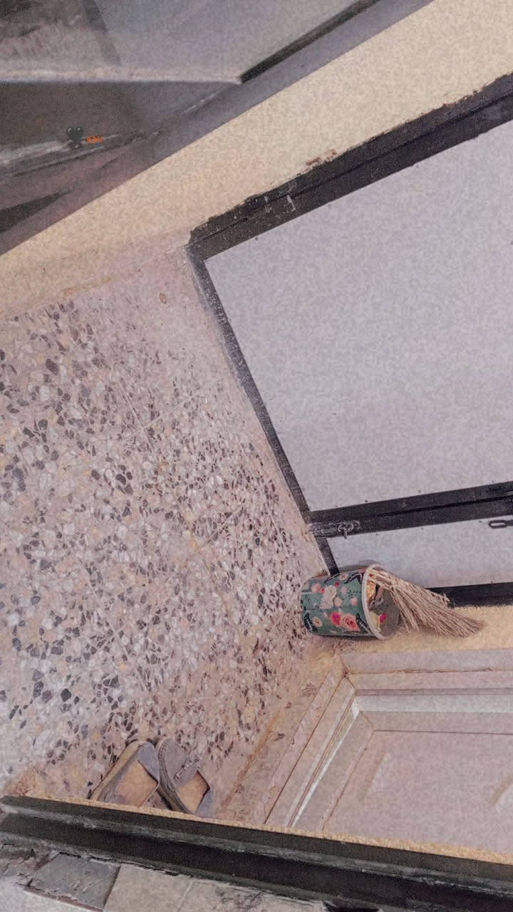 مكلفه بلنشر بيت 50 متر بلحر منطقه الراشديه سند 25 قرار محكمة عكاده نضيف مرتب طابق واحد مال عائله صغيره منطقه كافه الخدمات بيه شارع قريب عليكم سعر 24 رقم للتواصل ***********
