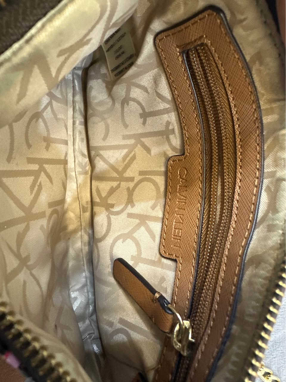 Authentic calvin klein bag used in very good condition for 20$ أربيل, العراق


**إذا كنت صاحب هذا الإعلان وتريد حذفه لأي سبب، رجاءا أرسل رسالة إلى الدعم الفني**