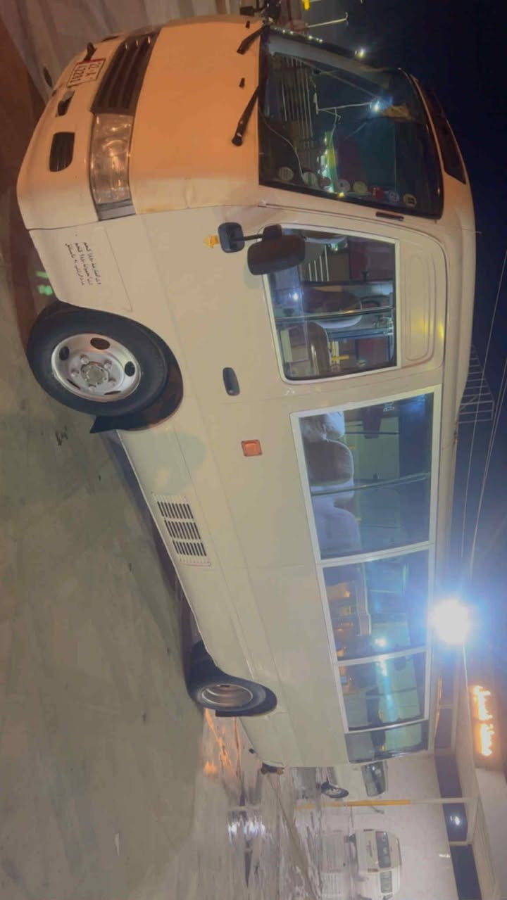 السلام عليكم
كوستر موديل.2013 للبيع مكينه بيها تنقيص قليل اكسل بي ونه  بالخامس وبيها رش متر تقريباً محدد بالصور 
بدون معجون او ضربه وره باب العبري جوه الجام الباقي   مكفول صدر جديد كشنات ستاركس  غرفتها و ارضيتها جديده من الداخل منظومه غاز 80 لتر .. مصفره هيئه وغرامات رقم أربيل  السعر 250 وبيه مجال .. سوبايه موجوده وياها .. ترهم مرواس 
بنيسان عالي م ١٦ وجوه

***********
