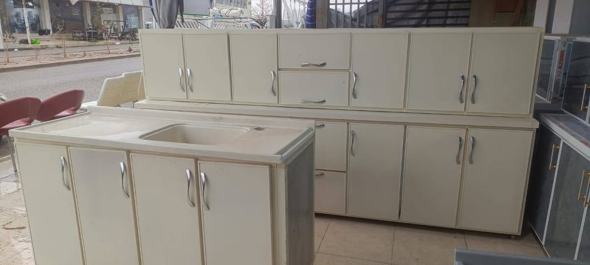 ئەم دوو کەوەنترە مان هەیە بە ردانە زۆر پاکن یەکێکیان سەروبن6دەرگا و مەخسەل5دەرگا 
ئەویتر سەروبن7دەرگام مەخسەل4دەرگا بەرادانن.هەولێر 5عەسارۆک نزیک مەلەوانگای ئاریان جادەی کۆرنیش *********** أربيل, العراق
