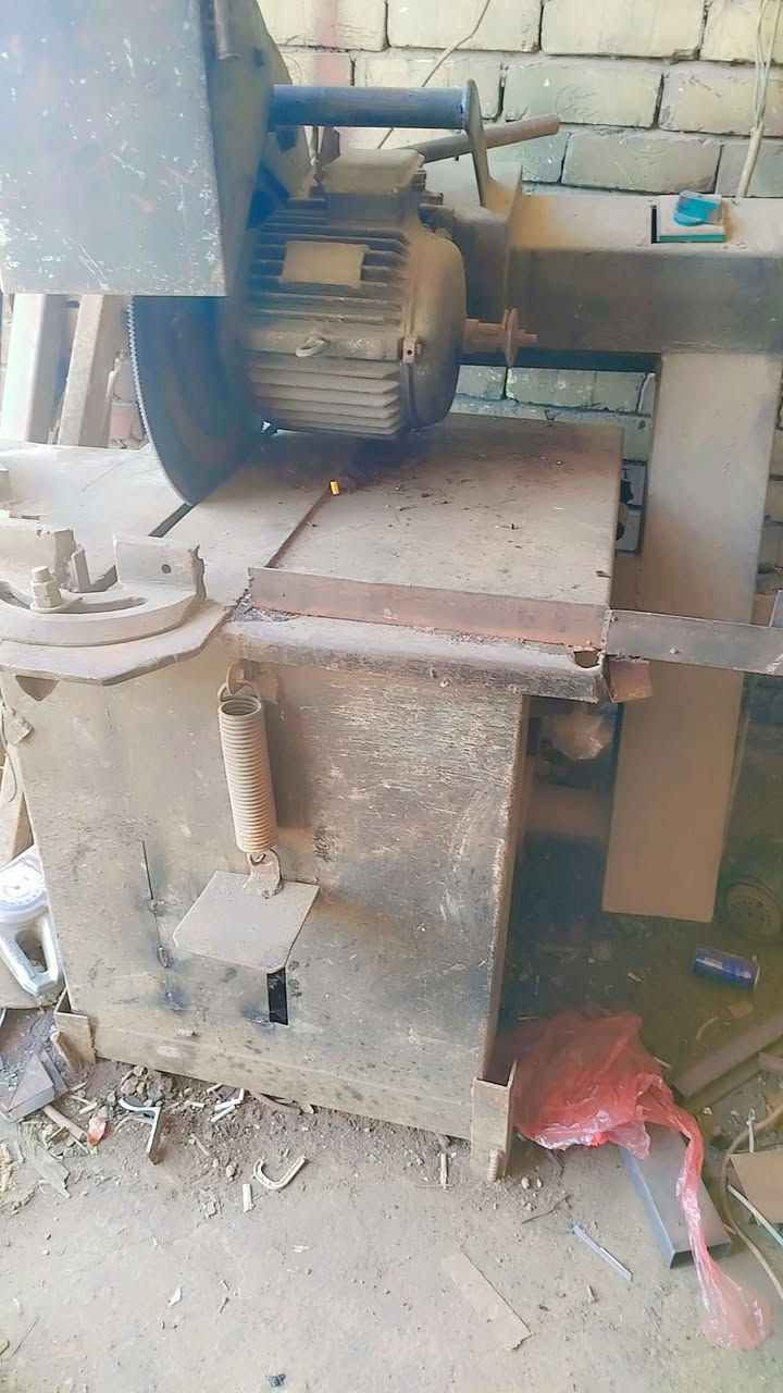 كتر وتاروسة صبغ نظيفات للبيع السعر الكتر350والتاروسة 200 مكان بغداد الاتصال***********
