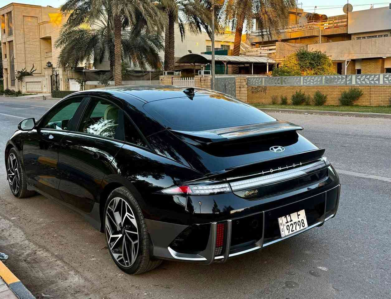 هونداي ايونك 6 كلين
للبيع.  
ماشيه  ٢١الف. 
السياره جديده. 
داخل ابيض 
تمشيك ٥٥٠ كيلو. 
مرقم بغداد كامله.  
بغداد اليرموك. 
***********
