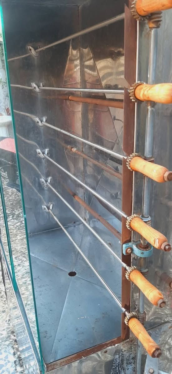 سلام عليكم شويه للبيع ٦ اشياش نضيفه والجام مشتغله يوم واحد كامله  السعر ٣٥٠ وبيها مجال ... بغداد الشعب
***********
