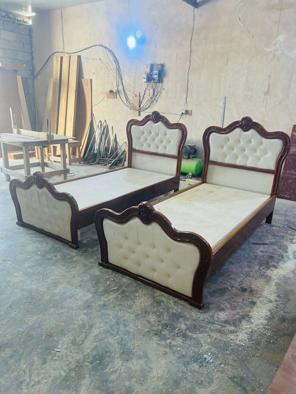 بسم الله الرحمن الرحيم
نجارة ابو نور العبيدي 
الرمادي كورنيش الحوز قرب مدرسة جنيد البغدادي 
هاتف *********** واتساب
ومن الله التوفيق
