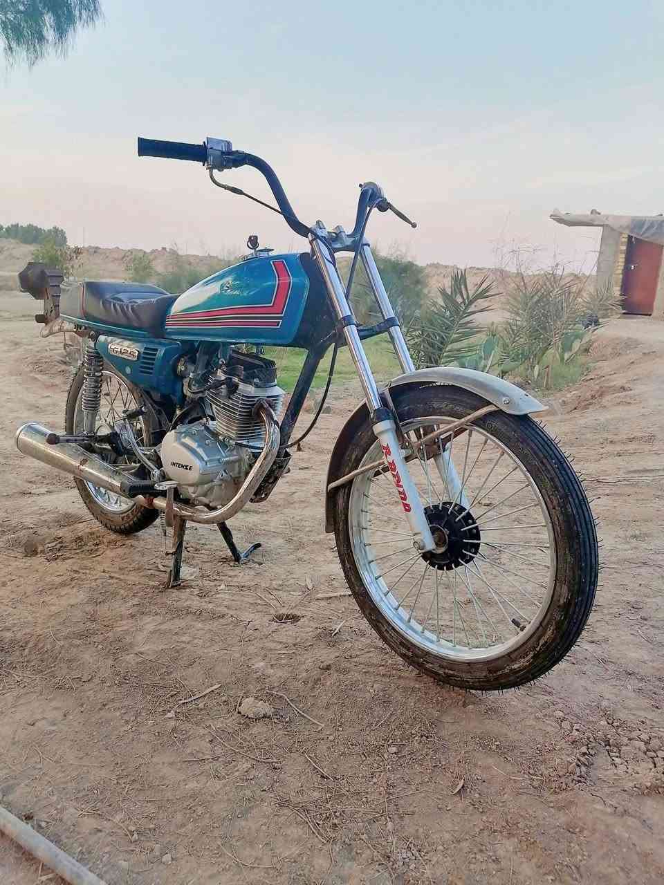 السلام عليكم   دراجه لبيع  تعميره 26  الصلي ما بيه برخي تجاري   مكينه انتنس شاصي 13 بدون تحوير شاصي  بلاد مكفول وراق صولي السعر خاص ***********رقم
