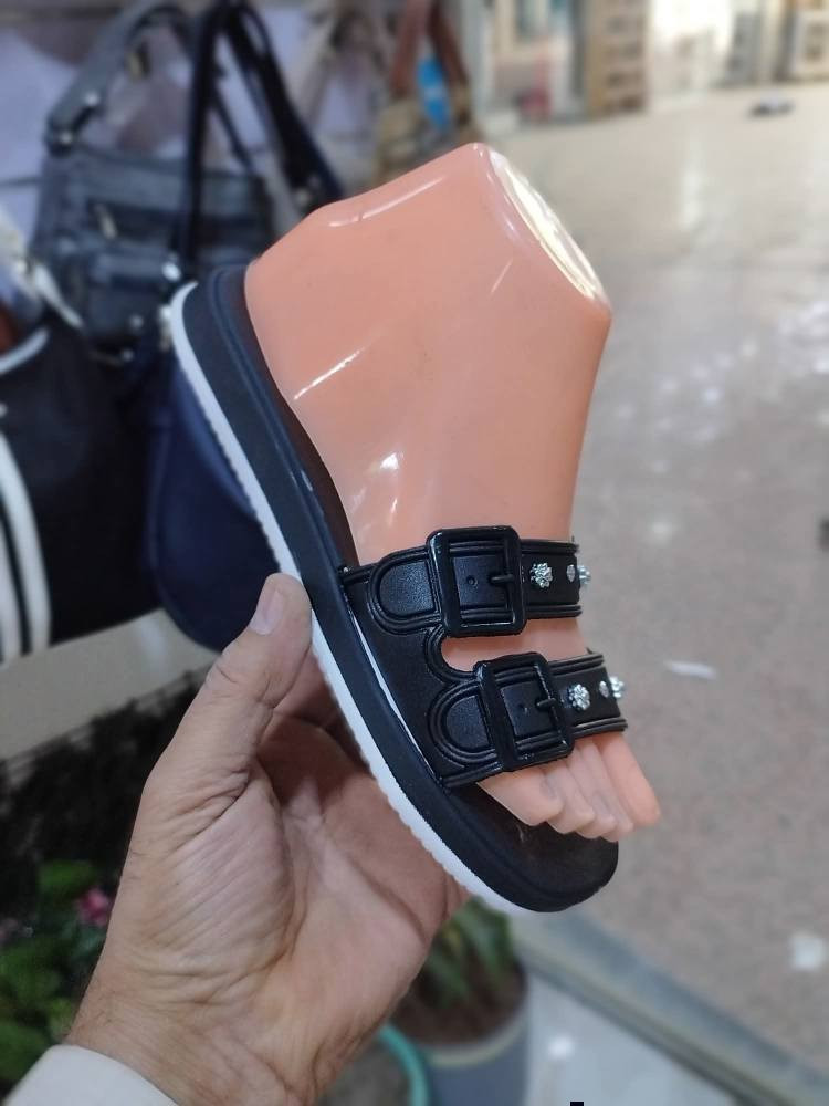 معرض الرواق يقدم لكم كل ما هو مميز 🔥👇🏻

#شبشب_نسائي_كوالتي_عالي_ 

#السعر__2___آلاف 

شبشب قاعده  طبي  كوالتي عالي ♥️

شبشب نسائي كوالتي عالي مميز وأنيق
القياسات ٣٧-٣٨-٣٩-٤٠-٤١ 

للحجز_وللاستفسار_مراسلة_البيج_او_واتساب
*********** 📞
*********** 📞

#توجد_خدمة_توصيل 

#العنوان_كوت_شارع_الهوره_مجمع_الروان 
#ليس_لدينا_فرع_اخر 

كوت عناية_بالبشرة اكسبلور الرواق دهل اوران, واسط
