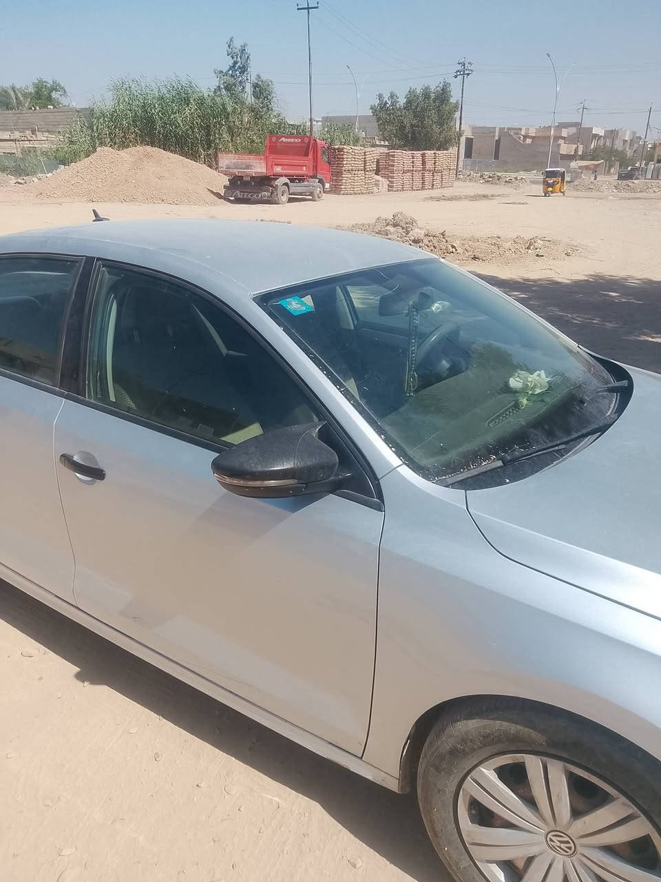 سلام عليكم
جيتا 12 محرك  2000تنفس طبيعي 
بيهة بارد باب سايق  سارة ما ناقصهة شي 
تبريد فول 
صدر جديد 
سعر 105 بيهة مجال 
رجاء لمو شراي لا يتعبني. 
***********
