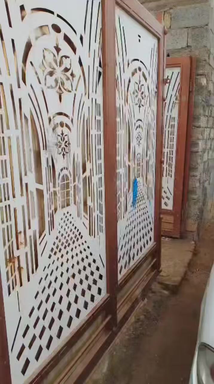 دار سكن للبيع مساحه البناء ٣٠٠متر المساحه الكليه ٥٠٠ متر كافه الخدمات
٣ غرف نوم صاله استقبال كلدور  مطبخ صحيات شغل درجه اولى
العنوان تقاطع النهروان 
للاستفسار ***********
