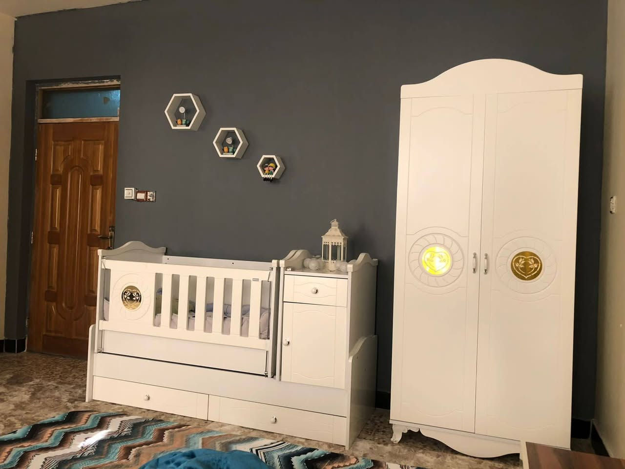 غراض نضيفه كلش سبلت ٢طنً ميديا سعر ٣٠٠ شغال تخم ١٠مقاعد ب٢٢٥/ تركي / ميز بلازما ٥٠/غرفه مع ملحقاتها ب٤٠٠ مع غرفة نوم اطفال ***********
