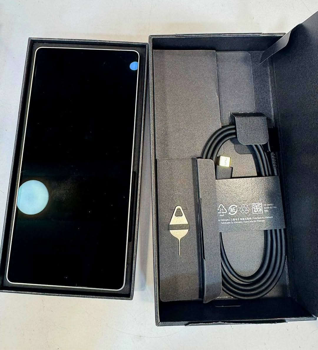 (((   ذاكرة 1 تيرا   )))
نضافة 100% 
بعده بالضمان 
لون مميز
جهاز نضيف حاله حال الجديد شخط ما بي مستخدم شي قليل 
دبل سيمكارت شرق اوسط
وياه شاحنة اصلية وكالة samsung 65w منفذين شحن
وكفر وكاله اخذتة ب٤٠ الف جديد غير مستخدم مصنوع من الخشب والالمنيوم
(السعر مليون و٤٠٠)
العنوان النجف المناذرة (ابوصخير)
***********
