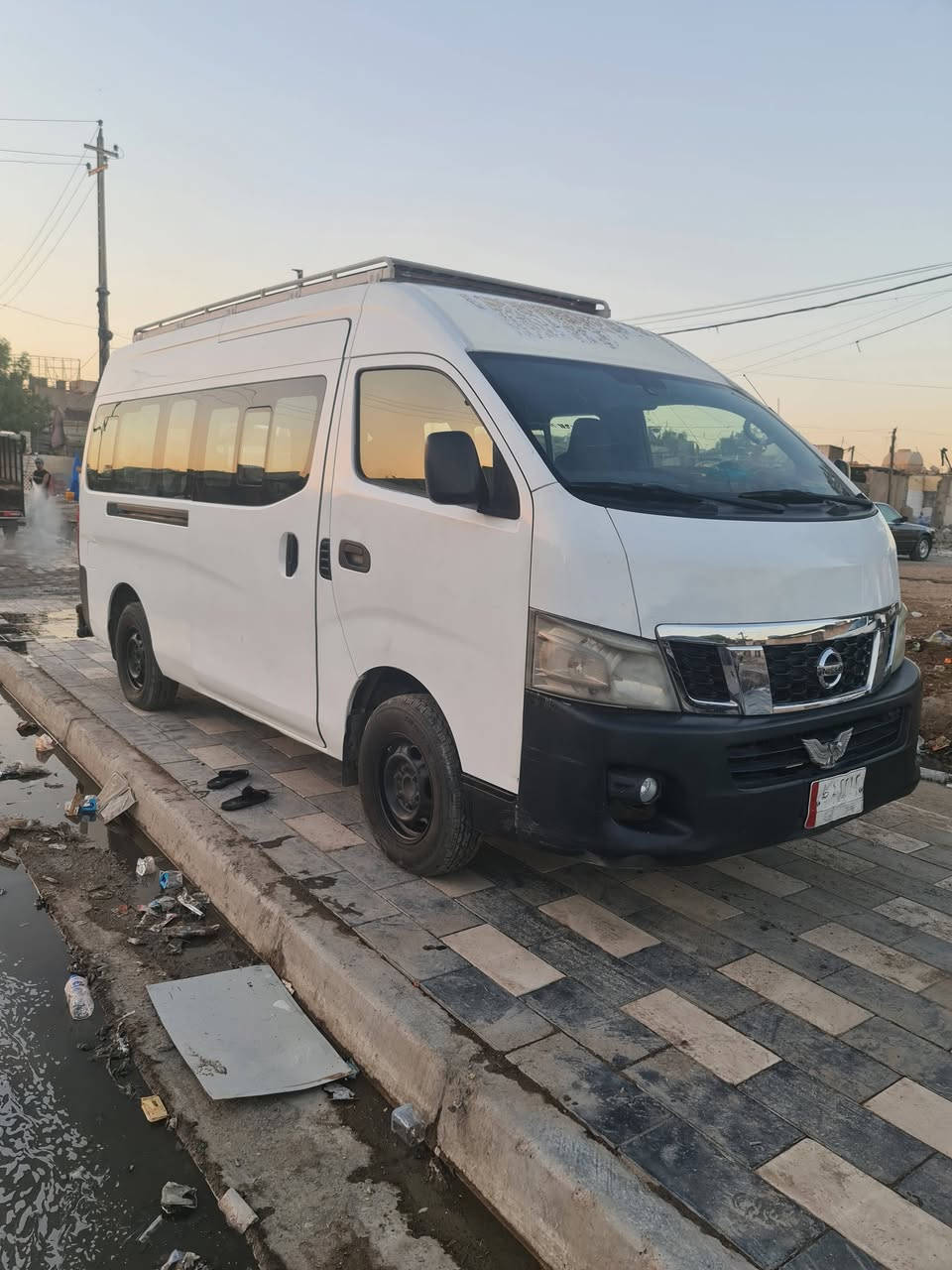 السلام عليكم للبيع نيسان اورفان موديل 2016 سياره صدر جديد امامي وخلفي ماكينه ما مفتوحه بيها تنقيص بيها بارد مضحه بالصوره سياره محموله استفسار ***********
