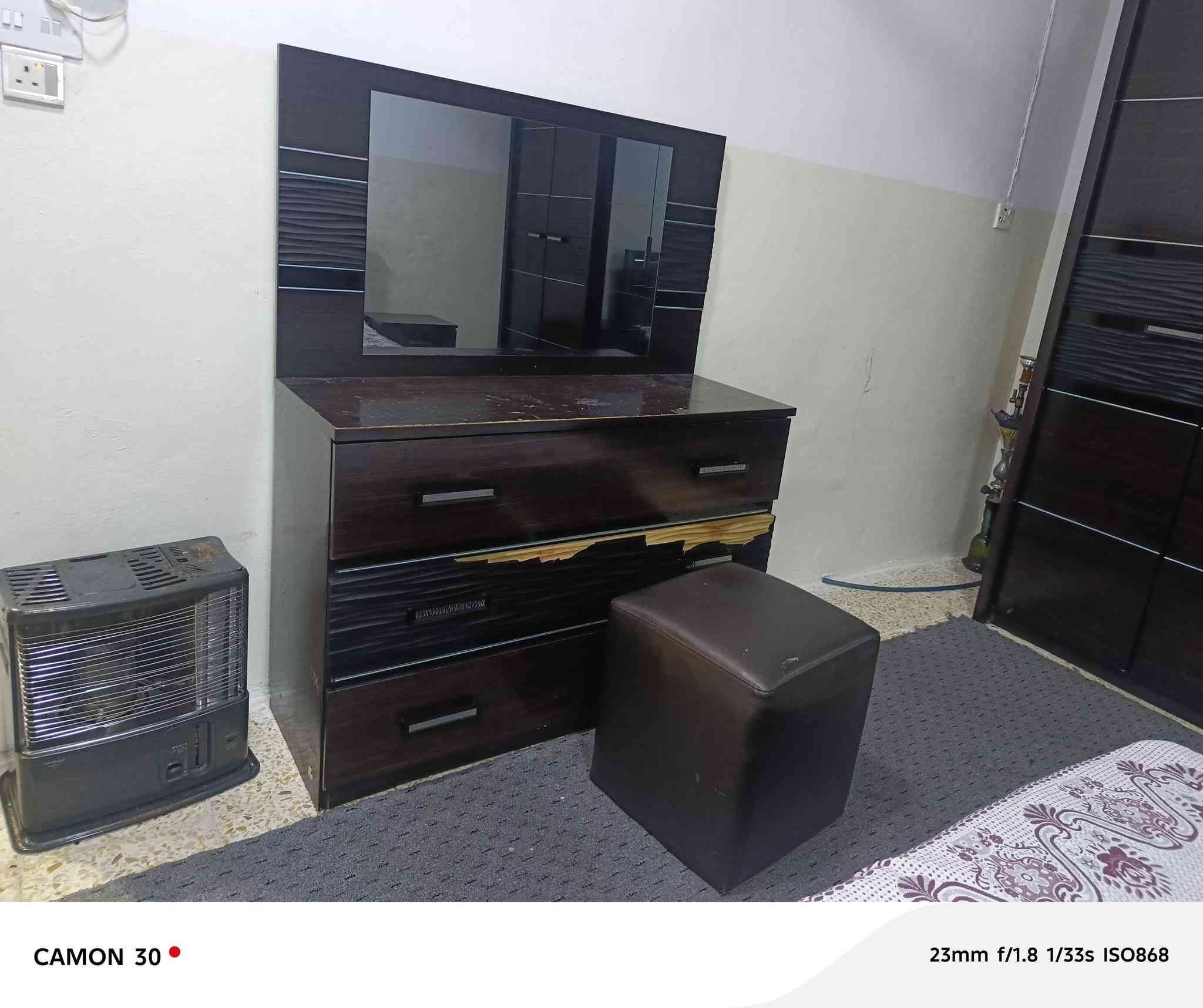 سلام عليكم غرفه تركيه للبيع حلوه مرتبه النضافه سبعين بال ميه مكاني موصل حي الزهراء
السعر ٣٠٠او بيها مجال 
***********
