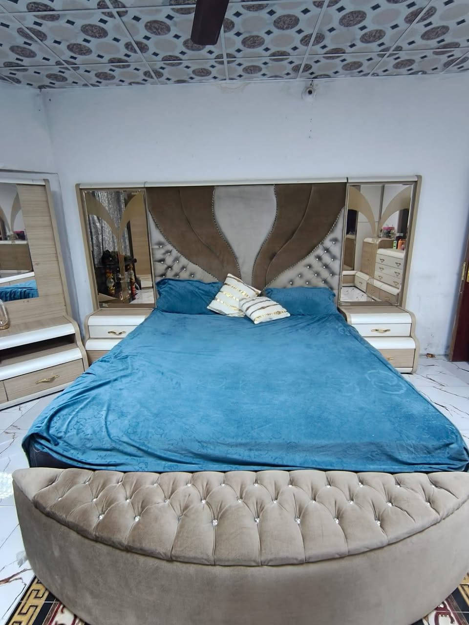 سلام عليكم غرفه البيع سعر مليون 750 بيه مجال رقم ***********
