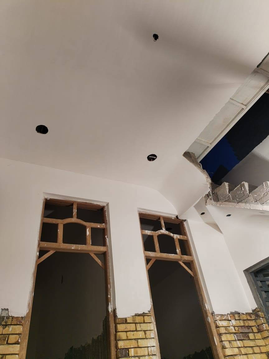 خلفة لبخ وبياض
***********
