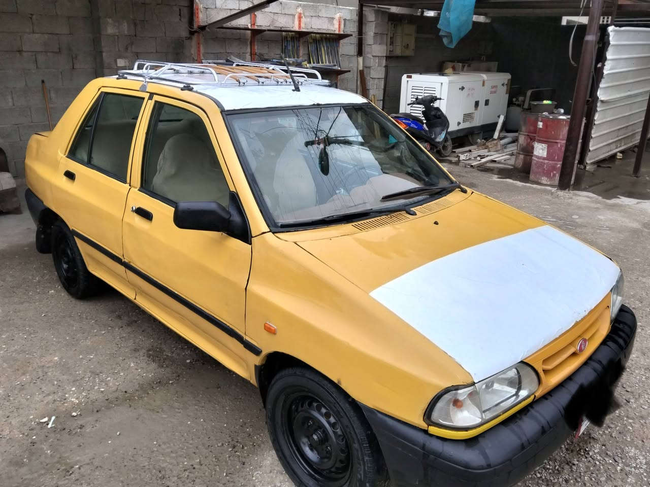 السلام عليكم عيدكم مبارك سايبه موديل 15كير محرك صدر مابيهن شي شاصي ملحوم بيه طخه بلجاملغ الامامي ول بنيد وبس عليها غرمات هيه ومرور 600الف عل مشتري عندي اورق ال هيه مال 25 يعني اذ جوه ال 600بلعافيه عليك واذ فوك ال 600عليه رعيه يريد تحويل وين مايعجبك شغل وطلع جاهزه منك ال شارع غرفته حلوه ونضيفه اخذ صافي 20ورقه صافي الك يمي بصمه وبس تجي وتقتنع وشوف السياره اقتنعت عل راسي وأتشرب جايك تتغده يمي اهلن وسهلن بلي يشتري بيتي بغداد ***********سيارتي مال عيشه مال فقير عمي عل باب الله
