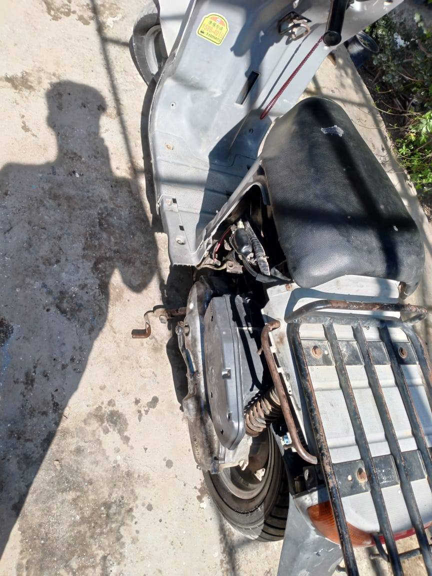 السلام عليكم دراجه بيكم كوم حديد جانت تشتغل محرك ما بيه شي بس ناريه كاطعه وقبق هظدر نقصر برغين وبيه كفر مكسور بس واحد الدراجه ضفيره جديده مرتبه بس مالي خلكه سعر 125 وبيه مجال مكاني بغداد الدوره ابو دشير رقمي***********
