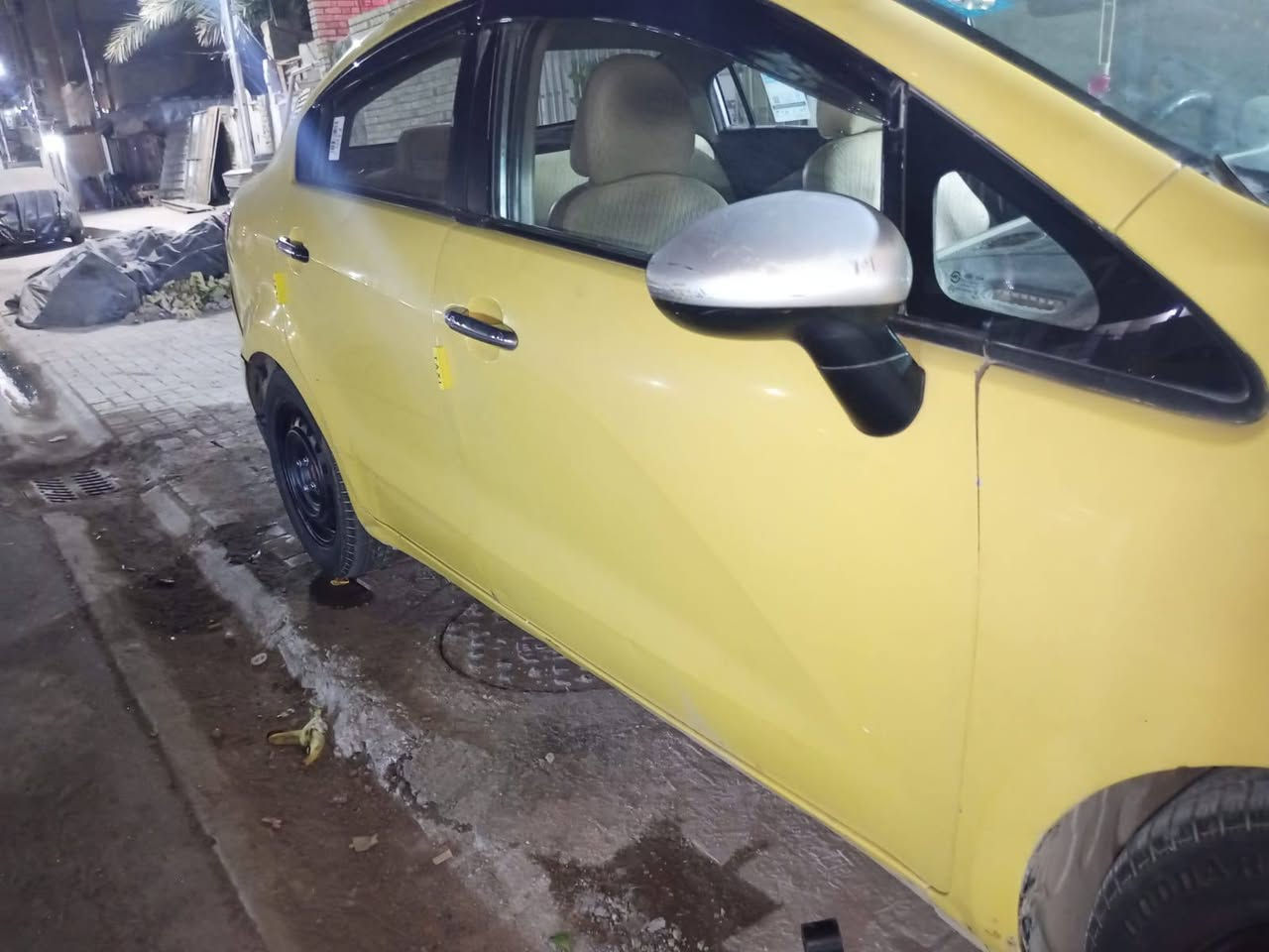 السلام عليكم كيا ريو 2013 خليجي
محرك دوش 1600  بيها  بداية كاز كيت السياره شغاله وتمشي تبريد شغال باتري جديد 

شاشه لمس الكهربائيات كله شغاله 

ما بيها حادث فقط هذا الموضح على البنيد 

رقم بغداد انكليزي مصفره هيئه وغرامات العنوان بغداد 

السعر 66 رقم الهاتف ***********
