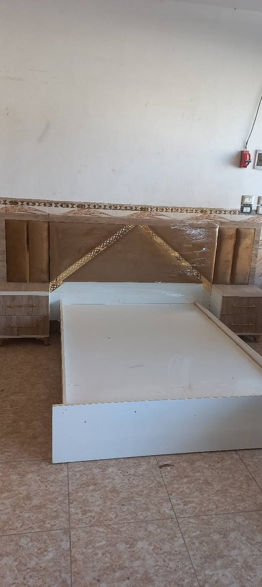 غرفه نوم تفصيل تتكون من 
١ خزانه تفصيل طابقين ٦ بواب 
٢ تخت واثنين كمدينات 
٣ مرايا مكياج 
٤ العنوان قامشلي دوار الوحده باتجاه الجنوب جنوبي فرن الشام السياحي معرض محمود السعدون واخوانه ٠٩٨١٦٤٥٩١٧


**إذا كنت صاحب هذا الإعلان وتريد حذفه لأي سبب، رجاءا أرسل رسالة إلى الدعم الفني**