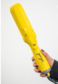 شسوار جنجي مجفف ومسرح للشعر ١٦٠٠ واط مستعمل لكن نظيف جدا جدا شرط الفحص...