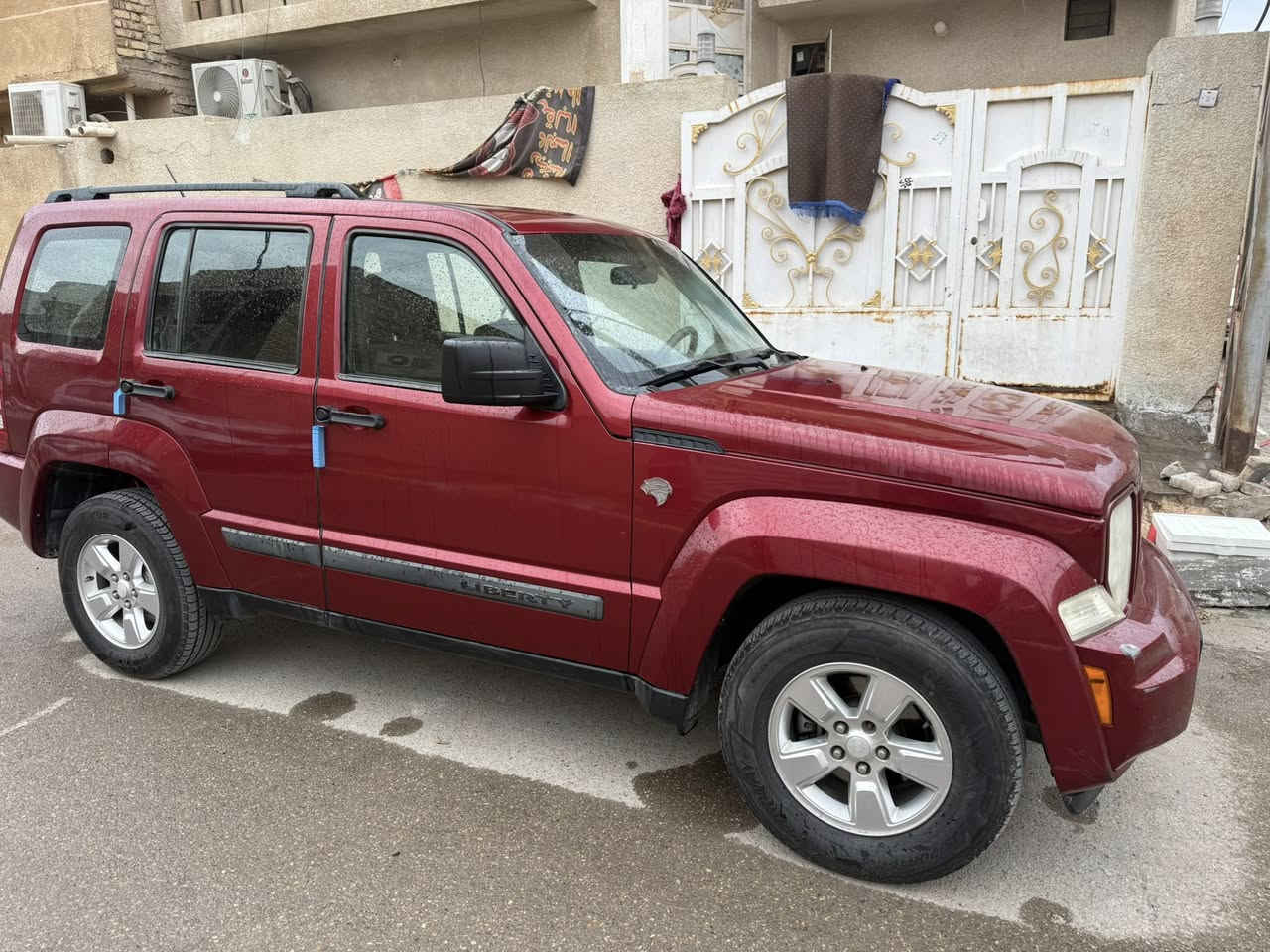 جيب لبرتي ٢٠١٢ للبيع  رقم اربيل الدولي السيارة ماشيه ١٧٥ الف السيارة داخله للعراق كلين مصبوغه  فقط جاملغ وبنيد  اثر حادث بسيط داخل العراق كما موضح بلسونار    مكينه وكير مكفولات السيارة خير من الله  السعر ١٠٥  وبيهه مجال بسيط للشراي  مكان السياره الكوت واسط وللاستفسار  اكثر الاتصال على الرقم 
***********
