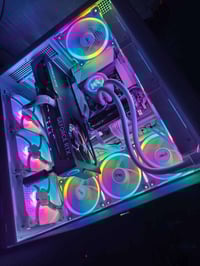 المعالج: AMD Ryzen 7 7800X3D اللوحة الأم: Gigabyte X870 AORUS ELITE WI...