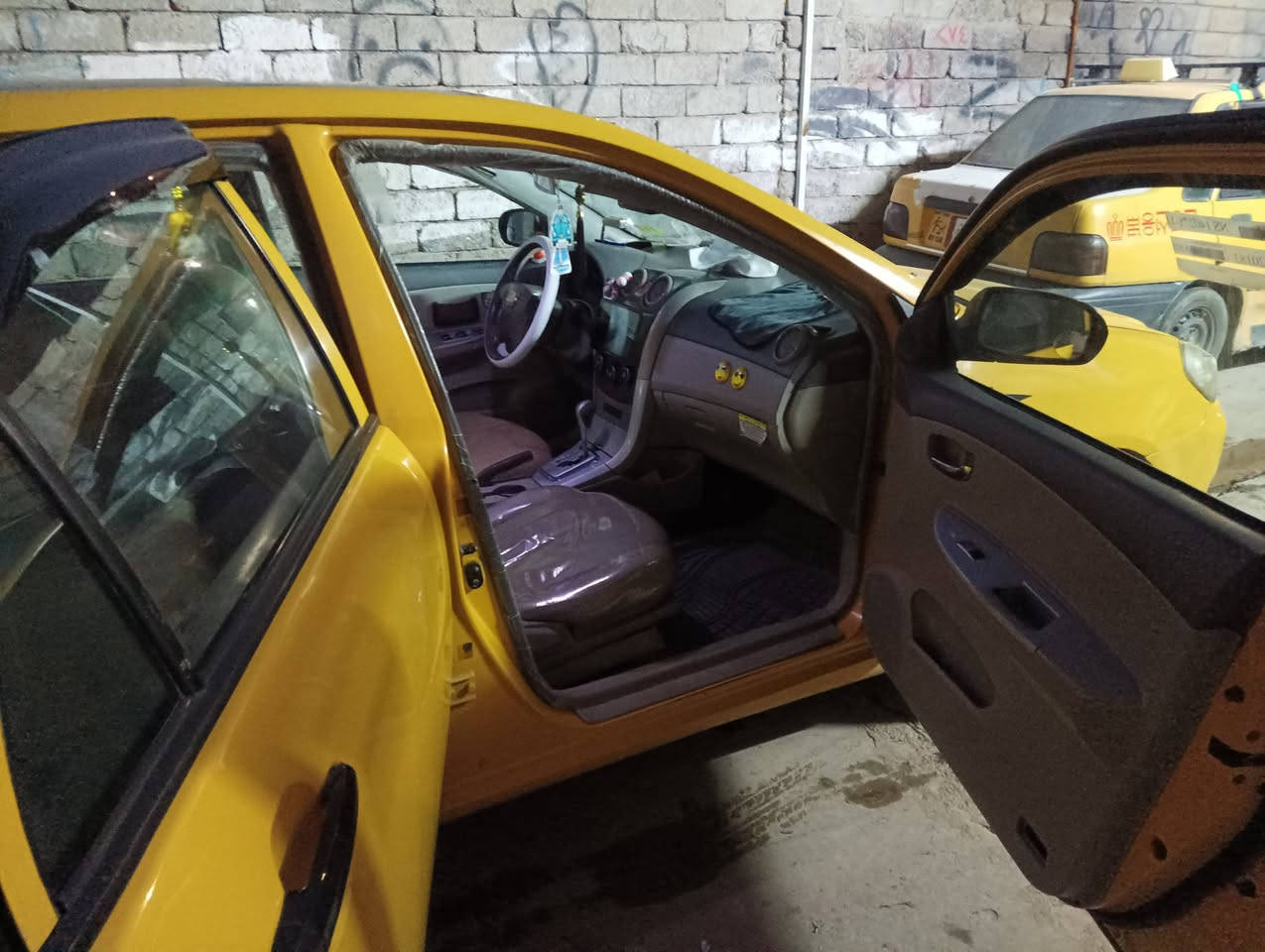 سيارة للبيع بي واي دي كير ومكينه كورلا يارس مكينة 1600موديل 2011كاربون بيها هيئة وغرامات صفر رقم بغداد سعر 60وبيها مجال قليل استفسار علرقم ***********
