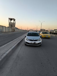 كيا ريو 2015 خليجي للبيع محرك 1600  السيارة على ايدي باسمي اخذتها زيرو...