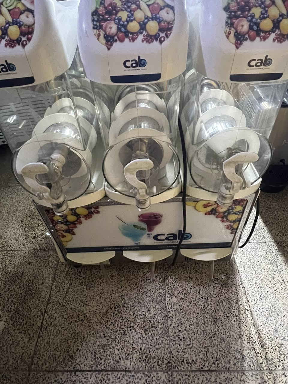 سلام عليكم مكينه سلاش كب ايطالي جدا نضيف تلاث احواض مكاني بغداد ***********
