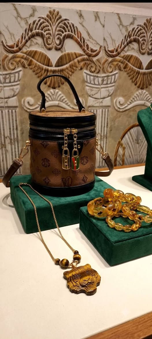 جمااال .. لايتكرر
باقي القطع بالتعليقات
 وموجود فيديو لكل قطعة


**إذا كنت صاحب هذا الإعلان وتريد حذفه لأي سبب، رجاءا أرسل رسالة إلى الدعم الفني**