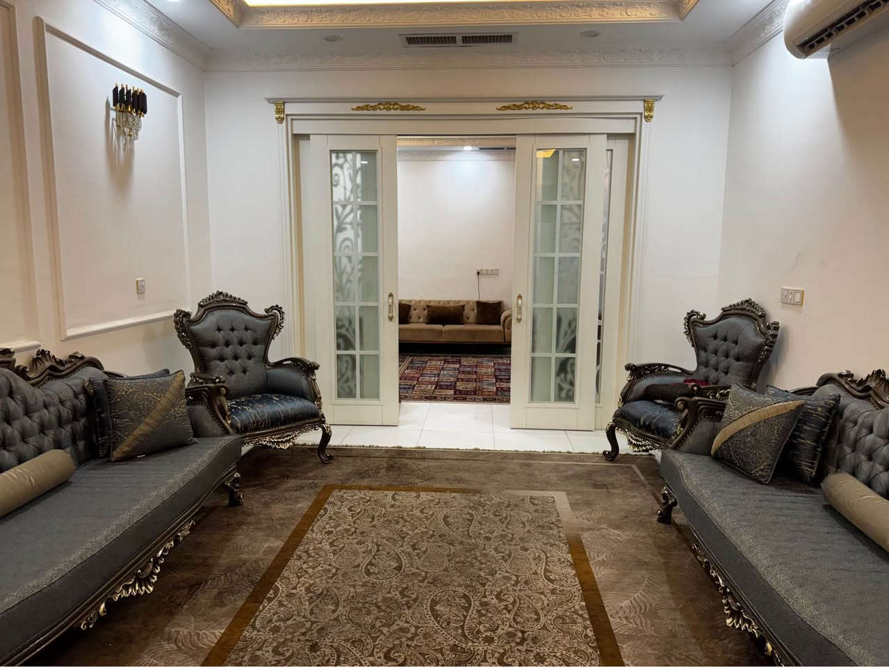 🏡 بيت للبيع مؤثث – 32 بارك (المربع الذهبي)
فرصة مميّزة لامتلاك بيت حديث البناء في موقع راقٍ داخل المربع الذهبي – 32 بارك.
🔹 المواصفات:
 • بناء حديث
 • نظام فلات
 • المساحة: 200 متر مربع
 • موقع مميّز وقريب من الخدمات

🔹 السعر: قابل للتفاوض

📞 للتواصل:
***********
أو المراسلة على الخاص
� خانوو بۆ فرۆشتن – 32 پارک (چوارگۆشەی زێڕین)

دەرفەتی باش بۆ کڕینی خانوویەکی نوێ‌ دروستکراو لە شوێنێکی نایاب لە ناو چوارگۆشەی زێڕین – 32 پارک. أربيل, العراق
