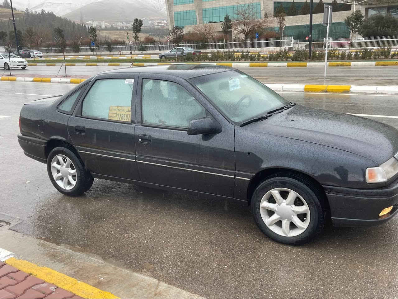 ئۆپڵ ڤیکترا مۆدێل1995 مەکینە 18 گێڕ ئۆتۆماتیک فول فول مواسەفات سەنەوی هەتا2029تازەیە هەزەی هەتا2026تازەیە 4تایە و ویلی لۆکی لەژێردایە کامل بۆیاخە لەسەر ساخی پێشی کەپسە دوای جەپێکی بچووکی هەیە شایەنی باس نییە سەیارەکە کارەبای بەشەرت زۆر کپ و نەرموو خۆشە  4جام کارەبای ئاوێنە کارەبای ئاوێنە هیتەر زۆر مواسەفاتی تر سەیارەکە بەس ماشااللە دەوێت لەدەعامی پێشەوە بۆ دەعامی دواوە بەشەرت ماڵی دۆستە سەیارەکە خۆی دیارە پێویست بەوەسف کردن ناکات 
ئاسیا/***********
کۆرەک/***********
سعر/47گەڵاو معامەلە
شوێن /سلێمانی السليمانية, العراق
