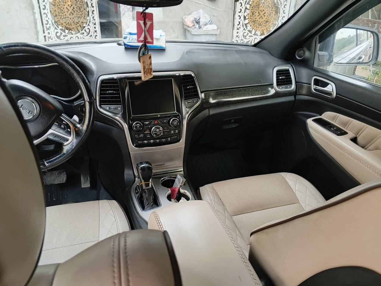 جيب لبيع موديل ء17 فول  بيها قطعتين بامريكا وقطعنين هنا بلعراق ماشيه 85 ميل بيها طابوگه مال 14 يعني انسه الادوانز رقم نكليزي السعر 185 مكاني بعداد ***********
