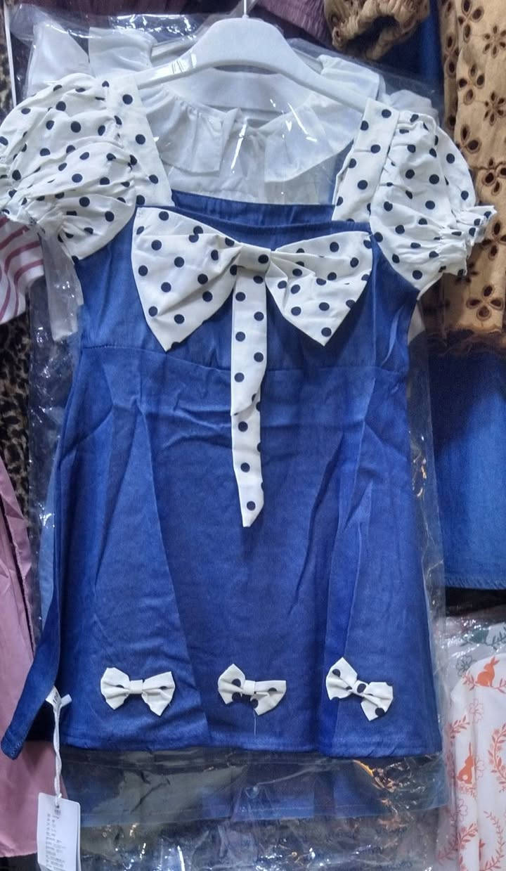 السلام عليكم 
فستان كابوي مال عيد متوفر طرحتين 
قياس 90 الى 130 يلبس من عمر سنة
 الى 6 سنة سعره 10000


**إذا كنت صاحب هذا الإعلان وتريد حذفه لأي سبب، رجاءا أرسل رسالة إلى الدعم الفني**