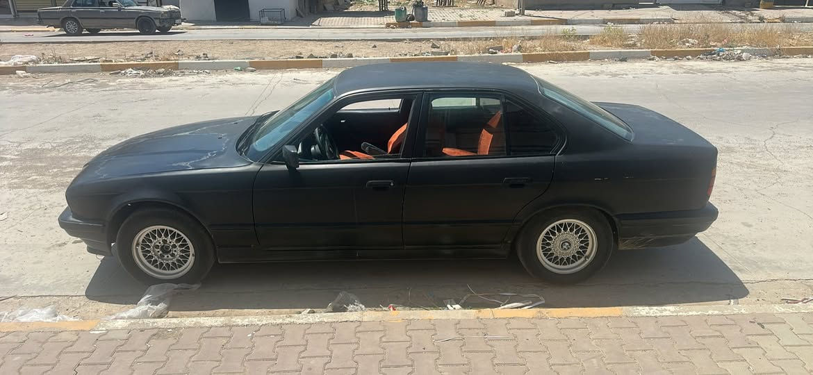بي ام للبيع 525
موديل91
رقم كركوك بسمي
كابون بانزين
مشروع وطني سنويه لحد 28
لون اسود غير محدد 
تبريد وتدفئه
تايرات جدد
صدر جديد
لا صرف ولا بخار 
تحويل مباشر بدون وكاله
غرفتها اسود جديده
فول فول فول بس كير عادي
اسعر 50وبيها مجال قليل


**إذا كنت صاحب هذا الإعلان وتريد حذفه لأي سبب، رجاءا أرسل رسالة إلى الدعم الفني**