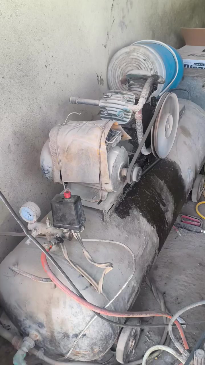 كمبريسر حجم 350شرط الشغل سعره400العنوان نجف حيدريه ***********
