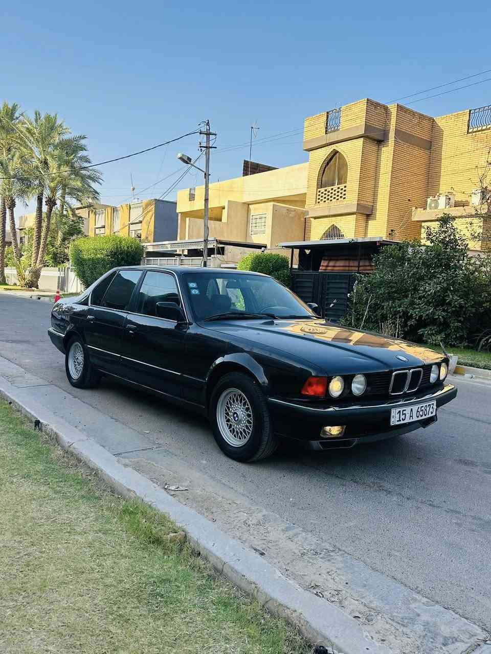 سلام عليكم للبيع بي ام حجم 735
موديل 1992 رقم انبار نكليزي هزه جديده بسمي. 
مكينه 6 سلندر جديده كير اوتو. 
كشنات جلد سلايد بس عاطل. 
صدر خلفي امامي جديد تخم تاير جديد
مكينه كير جدد تبريد ثلج كهربائيات كلها شغاله سعر 65 وبيها مجال مكاني بغداد حي الجامعه رقمي ***********
