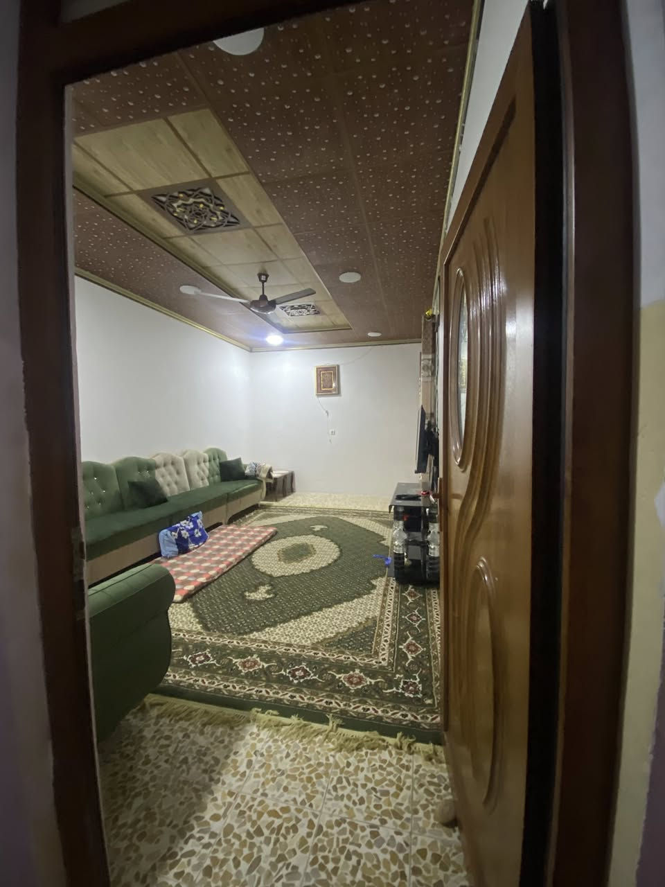 بيت 🏡 للبيع
السلام عليكم  حي الزهراء قرب جامع حبيبنا المصطفى 

مساحة الدار 125متر مربع ✅ 

يحتوي على غرفة عدد2

مع مطبخ كبير وصاله واستقبال 

وتركين وبيتونه وكراج سياره بيت سند ملك طابو زهور شرط تحويل سعره85بي مجال ماء كهرب مجاري فول فرع صبه للاتصال ***********
