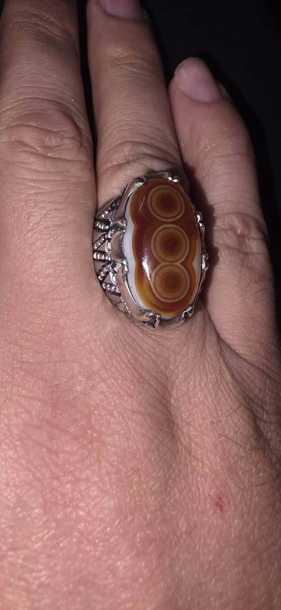 ياالله قطعه نوادر السليماني النقيب عيون مساويه بل شعره احمر معطف صياغه صاحب وزن الخاتم فوك ال ٤٠ غرام سعره غالي عل خاص


**إذا كنت صاحب هذا الإعلان وتريد حذفه لأي سبب، رجاءا أرسل رسالة إلى الدعم الفني**