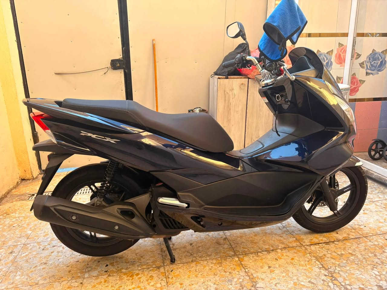 سلام وعليكم   دراجه (PCX125s) للبيع
جيل 2 لون بيتنجاني  مال ربمه من بيت طارش ماخذه
اخذته ماشيه 73k عدد ممشه حالين 78kدراجه مال بيت مخلينه 
.
تفاصيل دراجه حساس زدحام حرف A
حساس ستان 
ودراجه كفاله عامه اكفله الك  من عده كفرات بلاديه بس مشخطات  تاخذه من باب بيت  
شلعه معدل خير من الله معدله 100
دراجه بعده بحالت وكالته كشي ممبدل بيه ولا قطه 
 
عنوان بغداد زعفرانيه 
***********
سعر 17 وبيه مجال  بسيط
دراجه ياباني  ياباني ماخذه من بيت طارش
