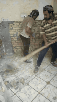 السلام عليكم كادر عمال تصعيد كافة مواد البناء على الضهر رمل طابوك تصعيد سيراميك اشتايكر كاشي فرمستون تكشير حيطان تفليش صب ابيوت تدخيل سبيس وحدل نقل اثاث البيت تصعيد اتراب السطح وحدل تشميع بتلو مساوه تطليع أنقاض قلع تراب قلع كاشي نعمل بنسب لأسعار نعمل ليلاً ونهاراً شرط شغل درجه اولى خابرني وبخدمتك ***********
