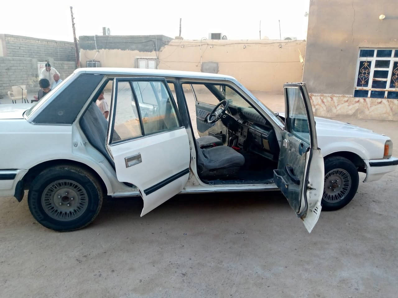 سلام عليكم سوبر 85لبيع مكفوله  ماعده صبغ لجمالي مكينه او كير خير من الله  كهربائيات كامله تواير جدد باتري جديد سياره حلوه جاهزه شغل وطلع حداديه زينه 70/100 مكان ناصريه سوق الشيوخ السعر 45بيه مجال رقم ***********
