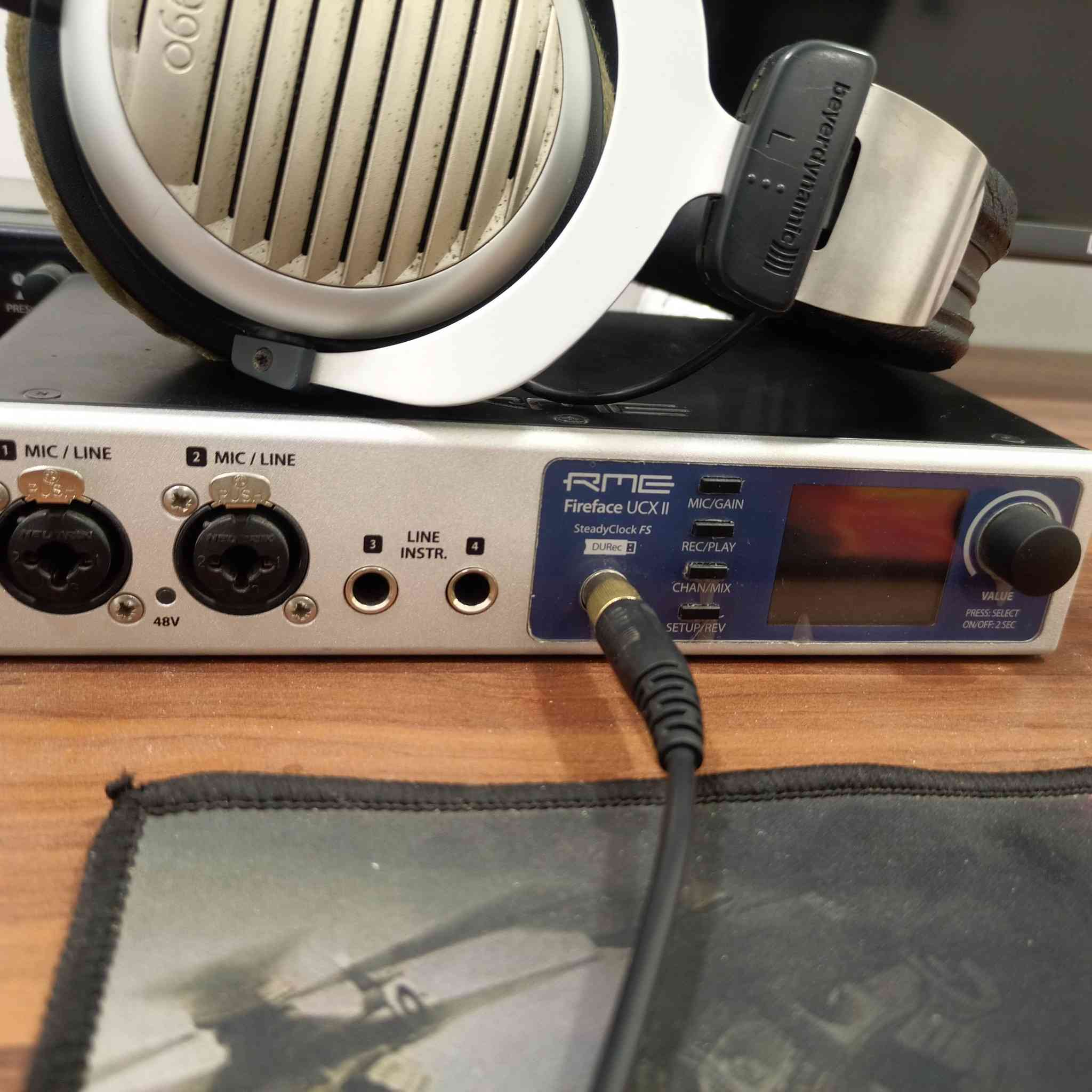 كارت صوت rme ucx ii ومنيترات نيومان وصب وفر kh310 مع ستاندات خشب
السعر ٣٥ ورقه


**إذا كنت صاحب هذا الإعلان وتريد حذفه لأي سبب، رجاءا أرسل رسالة إلى الدعم الفني**