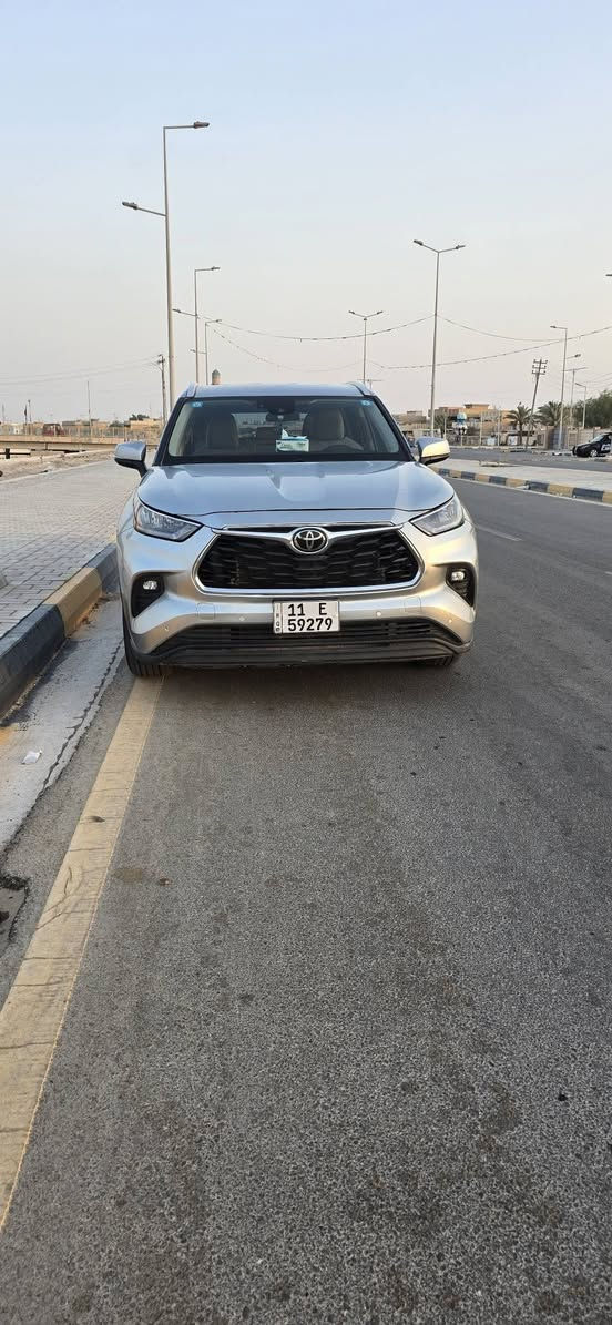 تويوتا هايلاندر ٢٢ امريكي ٦ سلندر ٣ قطع تبريد بصمة ابواب وتشغيل جنطة وكرسي وسايد بريك كهرباء تشغيل عن بعد رادار جانبي خلفي تحديد مسار توقف ذاتي سياقة ذاتية مثبت سرعه ماشيه ٦٨ الف ميل  حادث بنيد مبدل ودعامية مصلحة مع تصليح بارد بدون صبغ تحت قبق البنزين رقم بغداد بأسمي  ممكن مراوس بهايلندر موديل ٢٤ أو ٢٥ لمعرفة السعر  الاتصال *********** واتس اب
