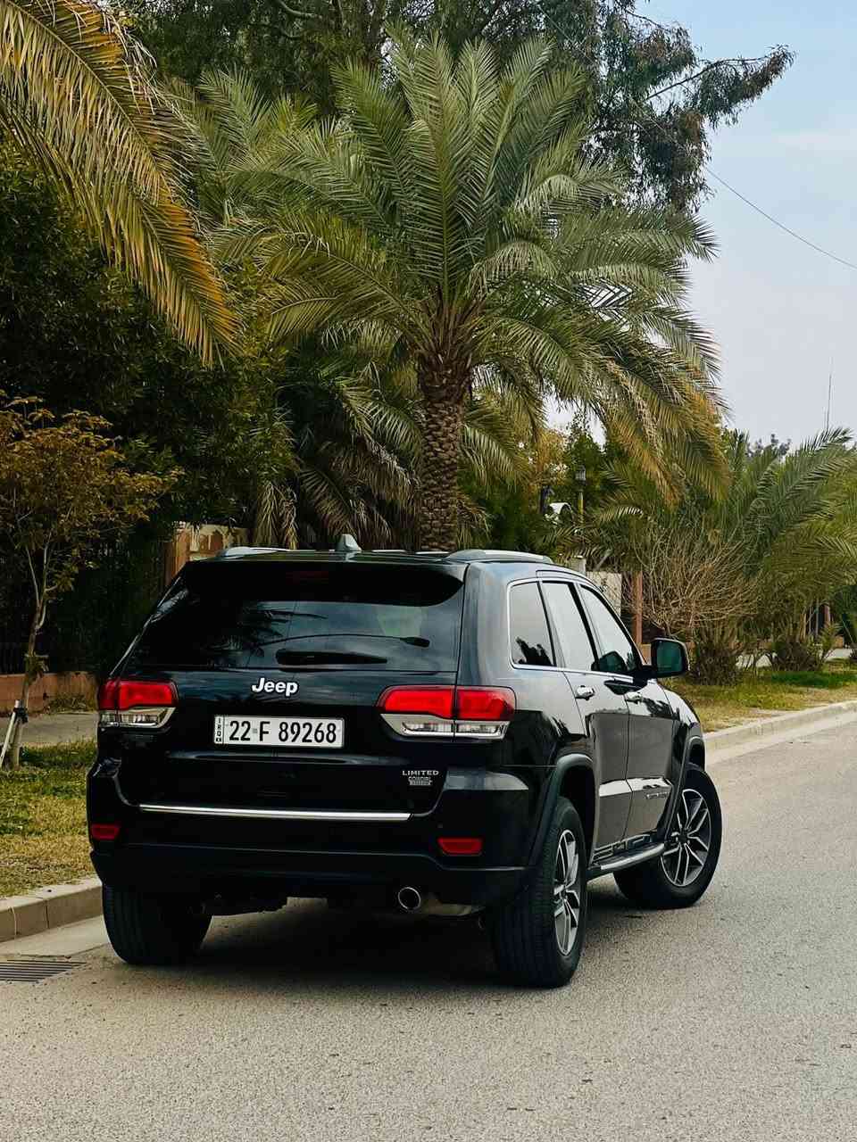 السلام عليكم
كراند شيروكي 2021 
ماشية 48 
بدون صبغ 

مكان بغداد المنصور 
واتساب ***********
اتصال ***********
