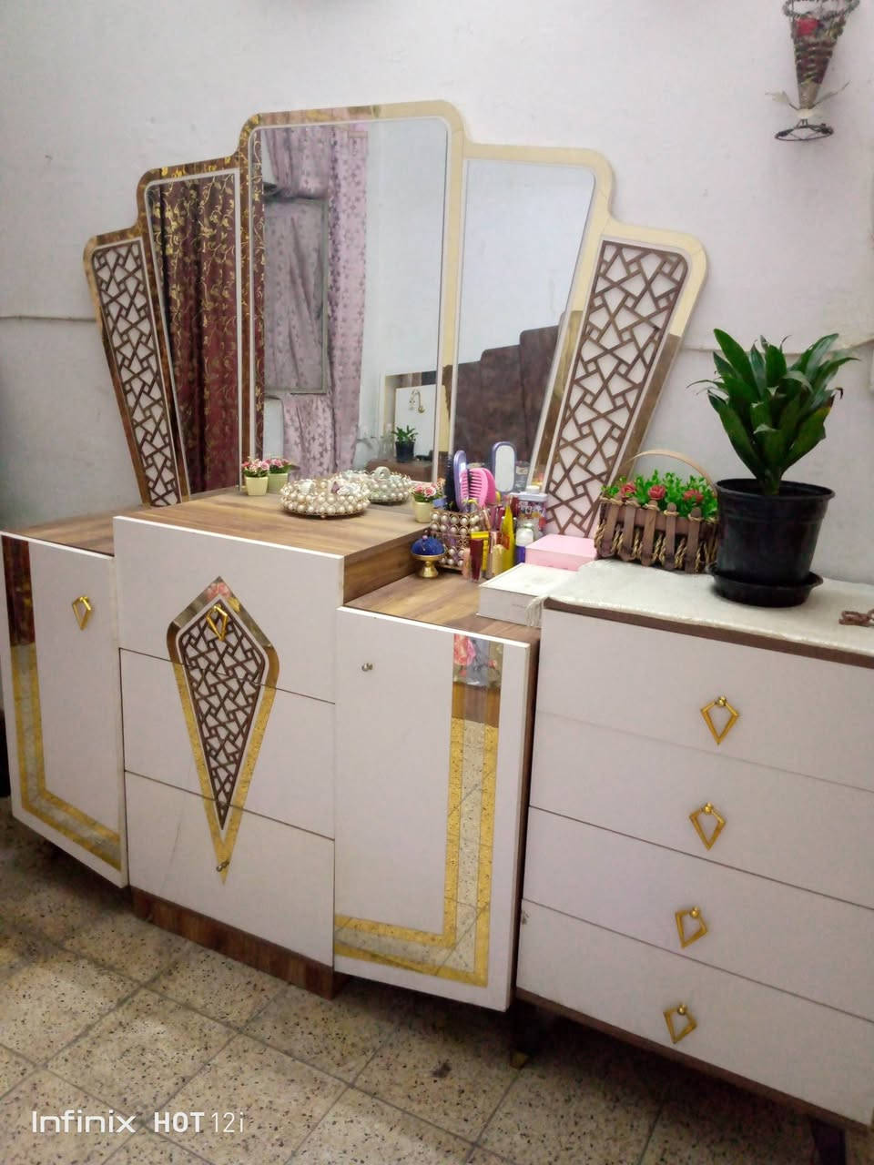 السلام عليكم
غرفة تركي للبيع مكاني بغداد الشعب 
السعر 400 الف حتا ما اتعبك


**إذا كنت صاحب هذا الإعلان وتريد حذفه لأي سبب، رجاءا أرسل رسالة إلى الدعم الفني**