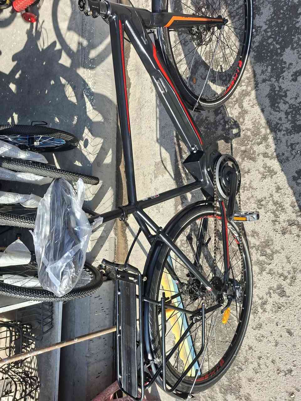 دراجه حجم 28
بريكات دهن عيملاق شيمانو mt200
 بي سيبايه جاملغات بيلاد وضع وكاله 
9 گير شيمانو deore 
ستيرن متحرك 
شحن دراجه بدون بطاريه هسه حاليا دراجه بدون مساعد شحن
اطارات خط فسفوري 
عنوان اربيل سوق باسكيلات مقابل گراج سلام 
متوفر توصيل كافه لكل محافظات عيراق 
*********** واتساب 
بنسبة سعر بلاش 200 الف فقط  
👆👆👆👆👆👆👆👆👆
