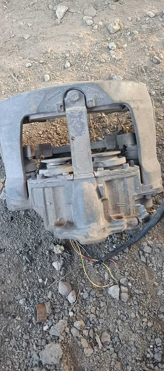 للبيع زوج فجات سنكل امامي افالفو 2014 بعدهن ما مشتغلات بلاديلت السعر 375وبيهن مجال مكان بغداد ابو غريب  
 ‏‪***********‬‏
