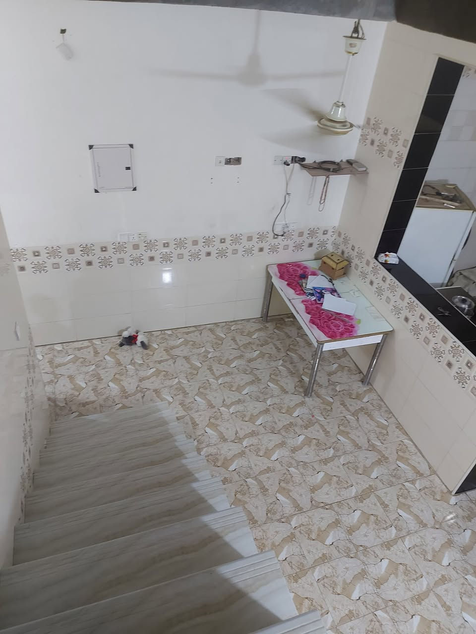 دار للبيع مساحة ١١٥م صابقين 
الطابق الأول صالة وكلدور ومطبخ وغرفة
الطابق الثاني غرفة كبيرة وكلدور 
العنوان حلة نادر الثالثه مقابل بانزيخانة العرفان 
للإستفسار الاتصال على الرقم 
***********
