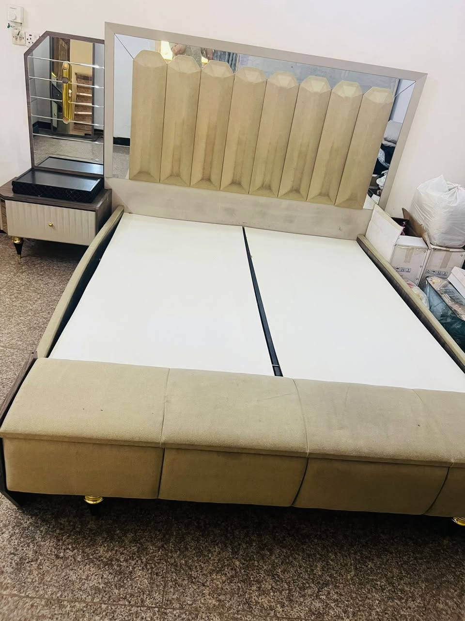 غرفة نوم جديدة استخدام قليل المكان بغداد/الغزالية للاستفسار الاتصال
***********

***********السعر مليون 750 وبيها مجال
